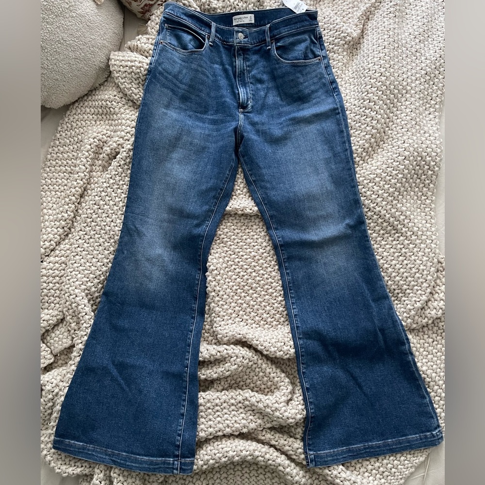 Curved love ultra high rise, stretch flare jeans